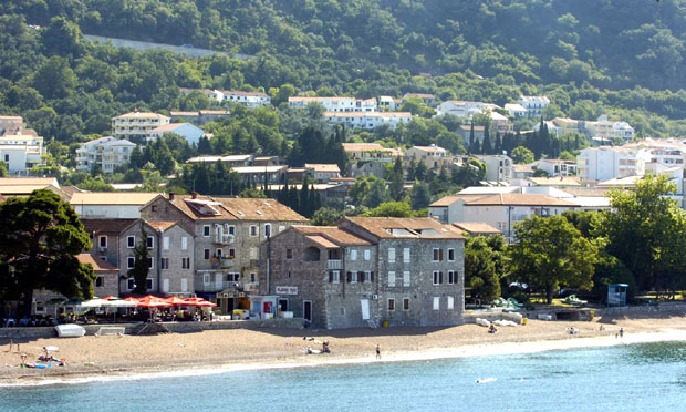 Будва Петровцу све даље